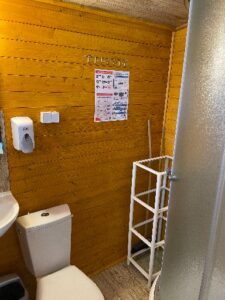 prysznic i toaleta w ośrodku Barbara w gródku nad Dunajcem