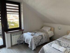 pokój z dwoma łóżkami w willi anna w gródku nad dunajcem