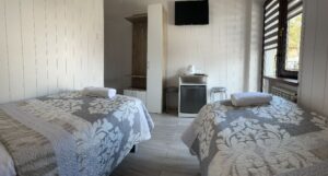pokój z dwoma łóżkami w willi anna w gródku nad dunajcem